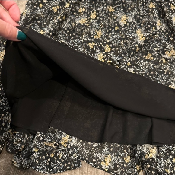 ASTR The Label Womens Black Gold Long Sleeve Tiered Ruffle Floral Dress Size L - Picture 12 of 16